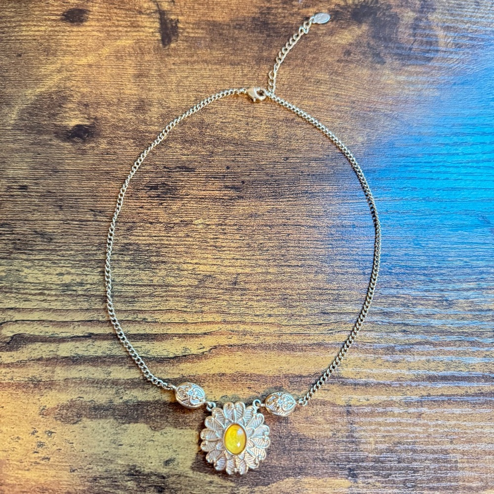Vintage‎ Caroline Herrera Goldtone Floral Choker Necklace 16”